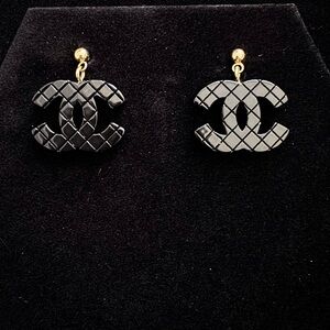 BLACK QUILTED CHANEL EARRINGS